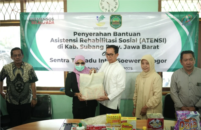 Sekda Subang Serahkan Bantuan dari Sentra Terpadu Inten Soeweno Bogor Sekda Subang Serahkan Bantuan dari Sentra Terpadu Inten Soeweno Bogor