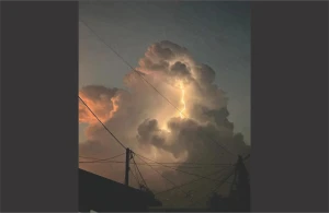 Awan Hitam di Langit Bandung, Mengerikan Dipenuhi Sambaran Petir