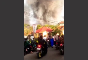 Dua Gudang Garment di Cikancung Ludes Terbakar