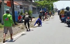 Gubernur Jabar Beri Konfensasi ke 457 Penyapu Uang Koin di Jembatan Seweharjo