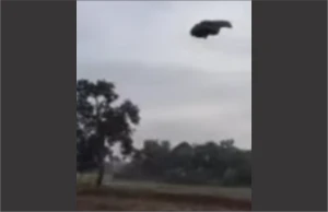 Heboh "Awan Hitam" Turun di Area Persawahan Patokbeusi, Subang