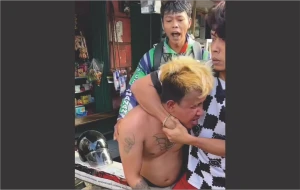 Hendak Curi Motor Kurir COD, Pria Gempal Bertatto jadi Bulan-Bulanan Warga