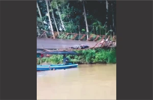 Jembatan Gantung di Tegalbuleud, Kab.Sukabumi Putus, Tiga Warga Tercebur ke Sungai