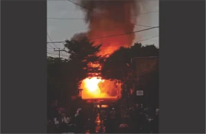 Jinakan Api yang Membakar Truk Gas, Damkar Kab.Sukabumi Gunakan Busa Detergen