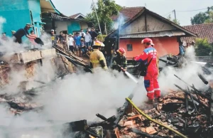 Kebakaran di Pacet Hanguskan 4 Rumah dan 3 Motor
