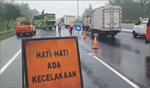 Kecelakaan di Tol Cipali Sopir Bus Asal Tangerang Meninggal di TKP