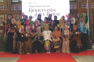 Ketua TP PKK Subang Pamerkan Batik Ganasan di Rakerda Dekranasda Jabar