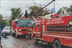 Menjelang Subuh Pabrik Rajut di Kab.Bandung Terbakar