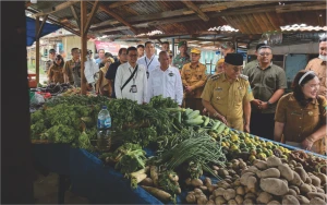 Pastikan Harga Sembako Aman Jelang Idul Fitri, Bupati Simalungun Sidak ke Pasar Serbelawan
