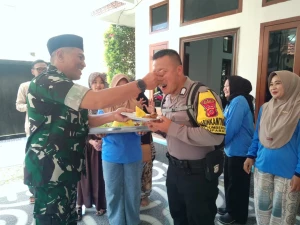 Potong Tumpeng, Tanda Siap Beroperasinya SPPG Yayasan Ermantis Sejahtera Abadi