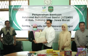 Sekda Subang Serahkan Bantuan dari Sentra Terpadu Inten Soeweno Bogor