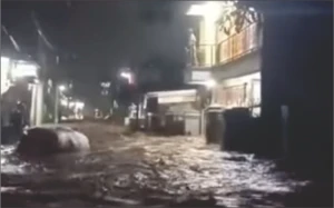 Tanggul Sungai Cisunggalah Jebol, Rendam Ratusan Rumah di Majalaya
