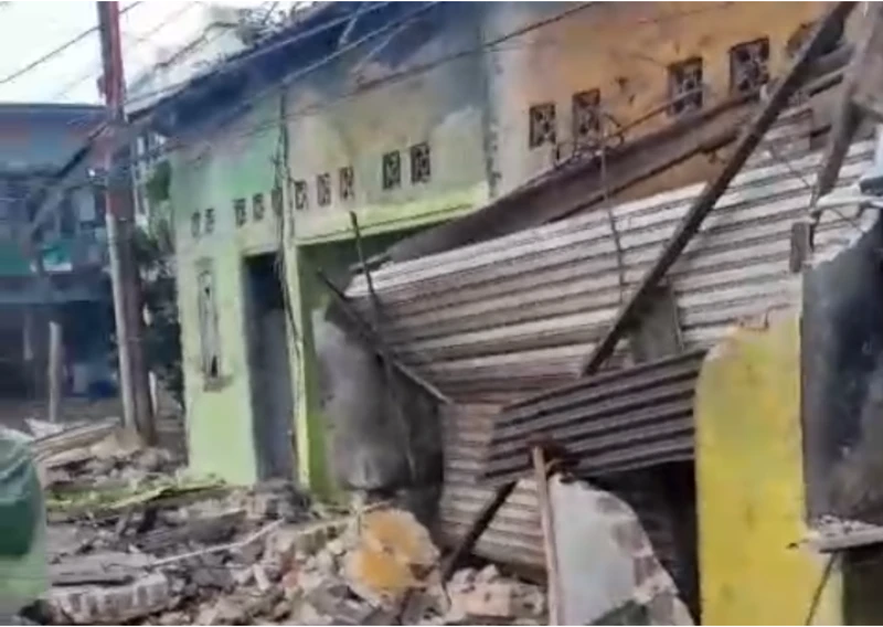 Truk Box Hantam Dua Warung di Cijoged, Subang, Pemilik Warung Kuningan Tewas di Tempat