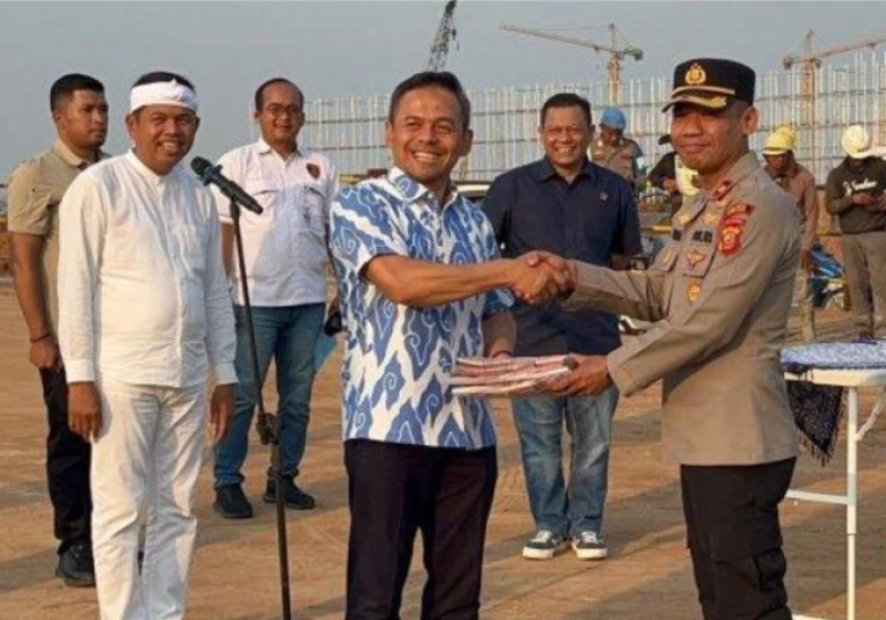 Uang Hasil Curian Komplotan Pembobol ATM Diserahkan Polisi ke Bank BJB Uang Hasil Curian Komplotan Pembobol ATM Diserahkan Polisi ke Bank BJB