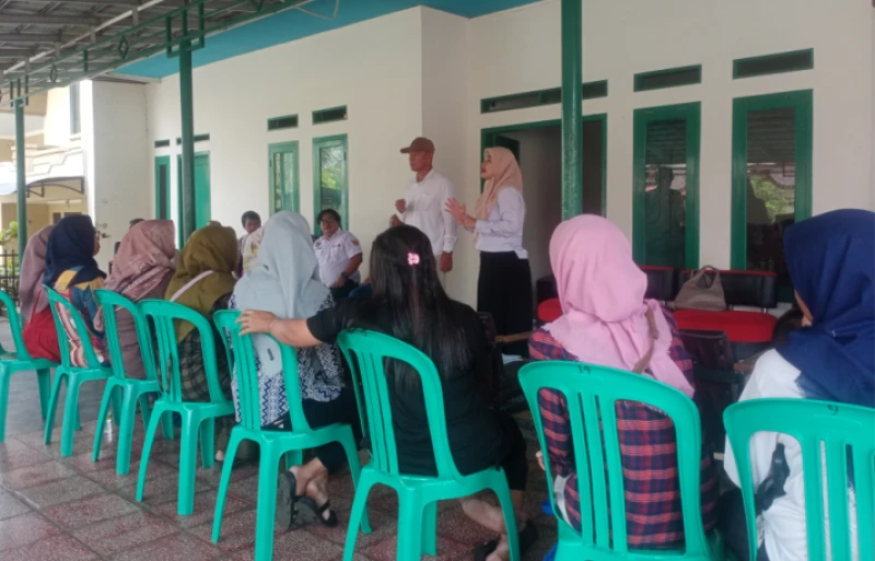 Warga Kalijati Barat Ngadu ke Kadesnya, Usai Anak Mereka "Ditolak" Masuk SMPN 1 Kalijati Warga Kalijati Barat Ngadu ke Kadesnya, Usai Anak Mereka "Ditolak" Masuk SMPN 1 Kalijati
