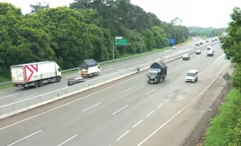 Wuzzz.. One Way Dihentikan Lalu Lintas di Tol Cipali Lancar Wuzzz.. One Way Dihentikan Lalu Lintas di Tol Cipali Lancar